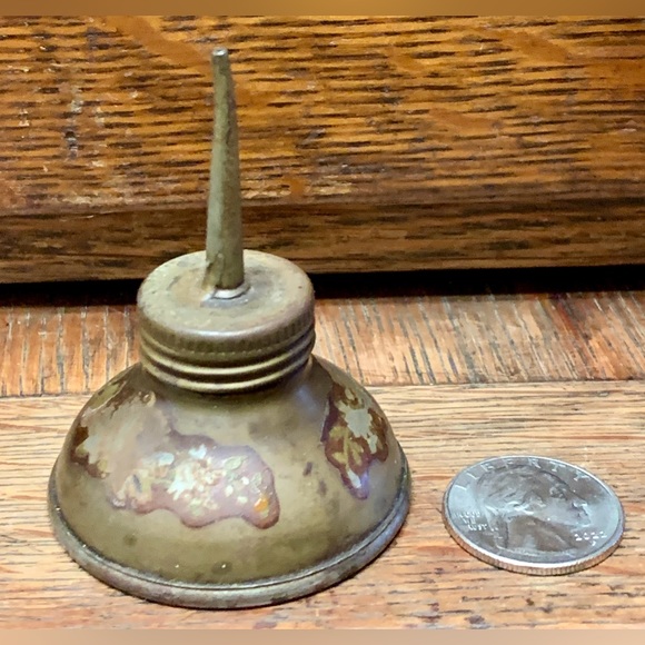 Antique Home Use Metal Straight Standard Spout Oil Can - Picture 4 of 12